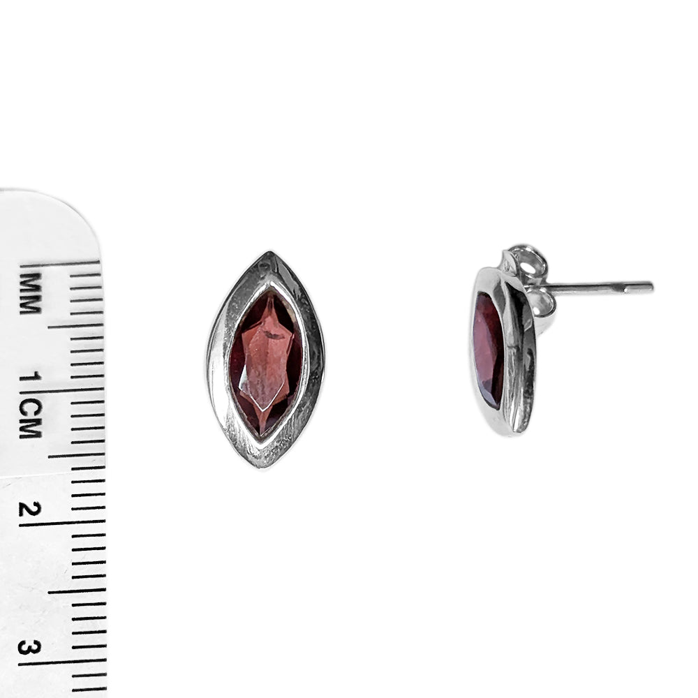 Clous d’oreilles grenat en argent massif 925