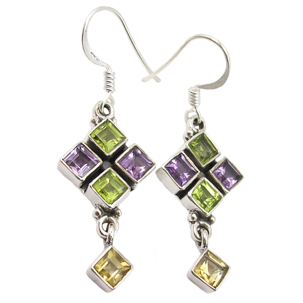 Boucles d'oreilles pendantes bleues en argent et cristal – Bijoux fantaisie femme - Les Bijoux du Nibou Boucles d'oreilles pendantes bleues en argent et cristal – Bijoux fantaisie femme - Les Bijoux du Nibou