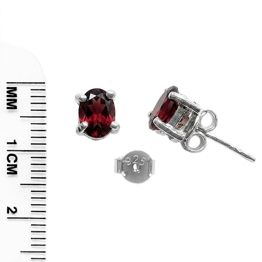 Clous d’oreilles grenat en argent massif 925