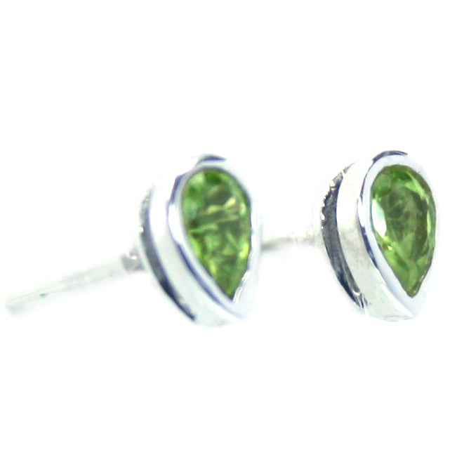 Clous d’oreilles péridot en argent massif 925